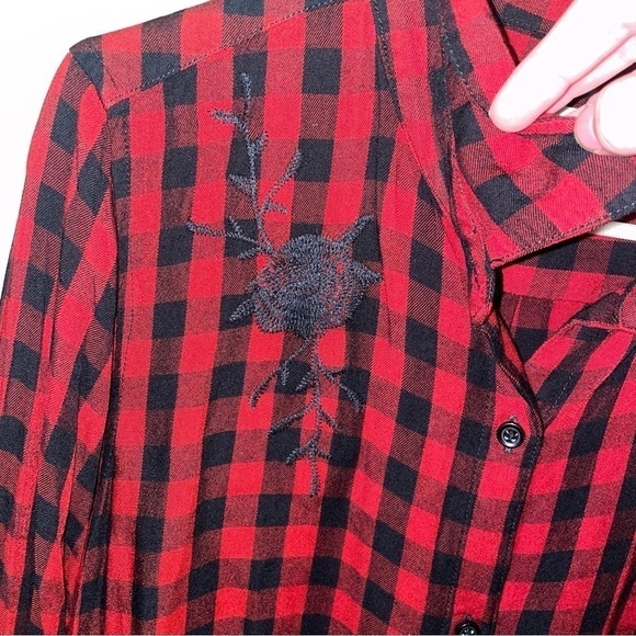 BEACHLUNCHLOUNGE Red Plaid Rose Embroidered Button Front Long Sleeve Top - Picture 2 of 5